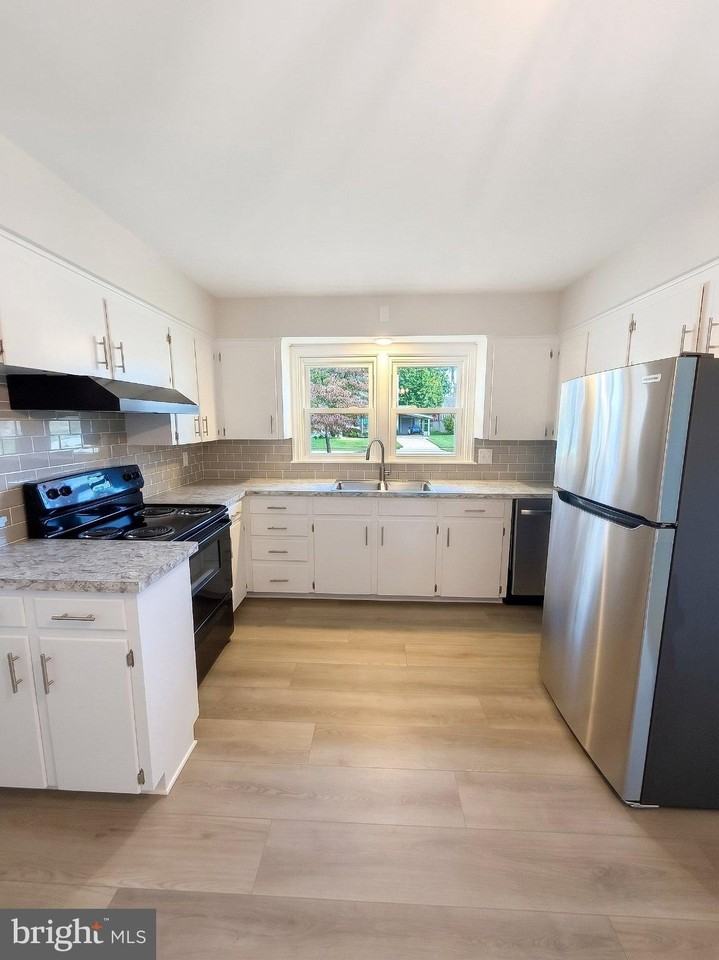 302 Diller Rd - Photo 7 of 20