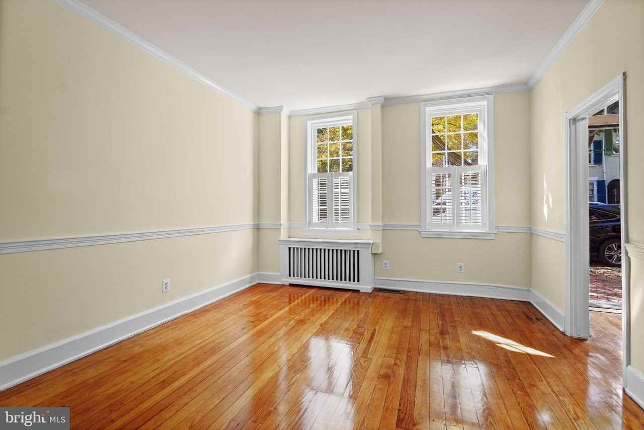 105 Prince St - Photo 3 of 35