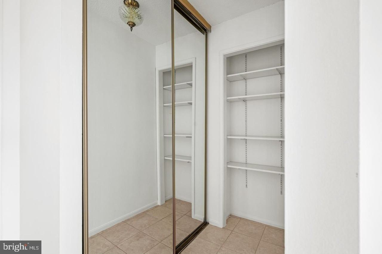 307 Yoakum Pkwy #1808 - Photo 6 of 50