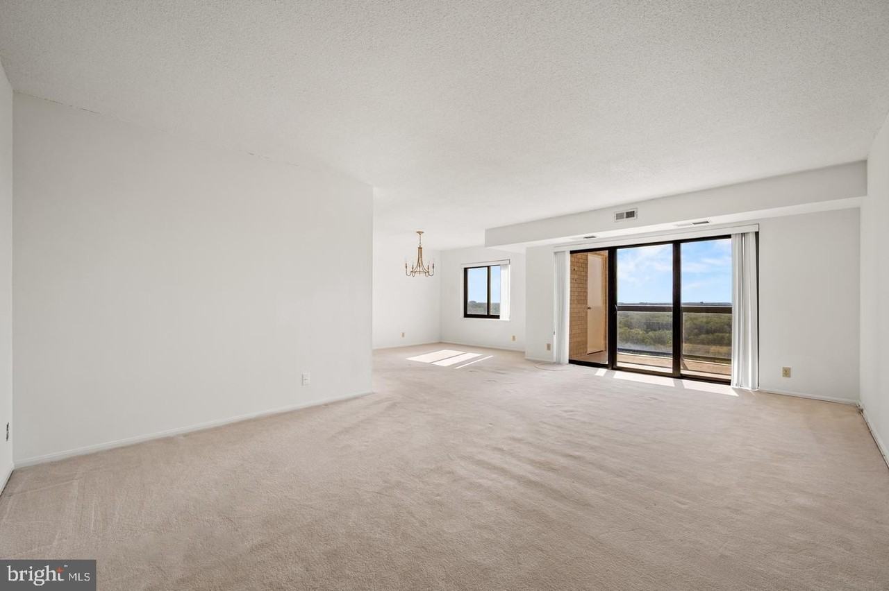 307 Yoakum Pkwy #1808 - Photo 7 of 50