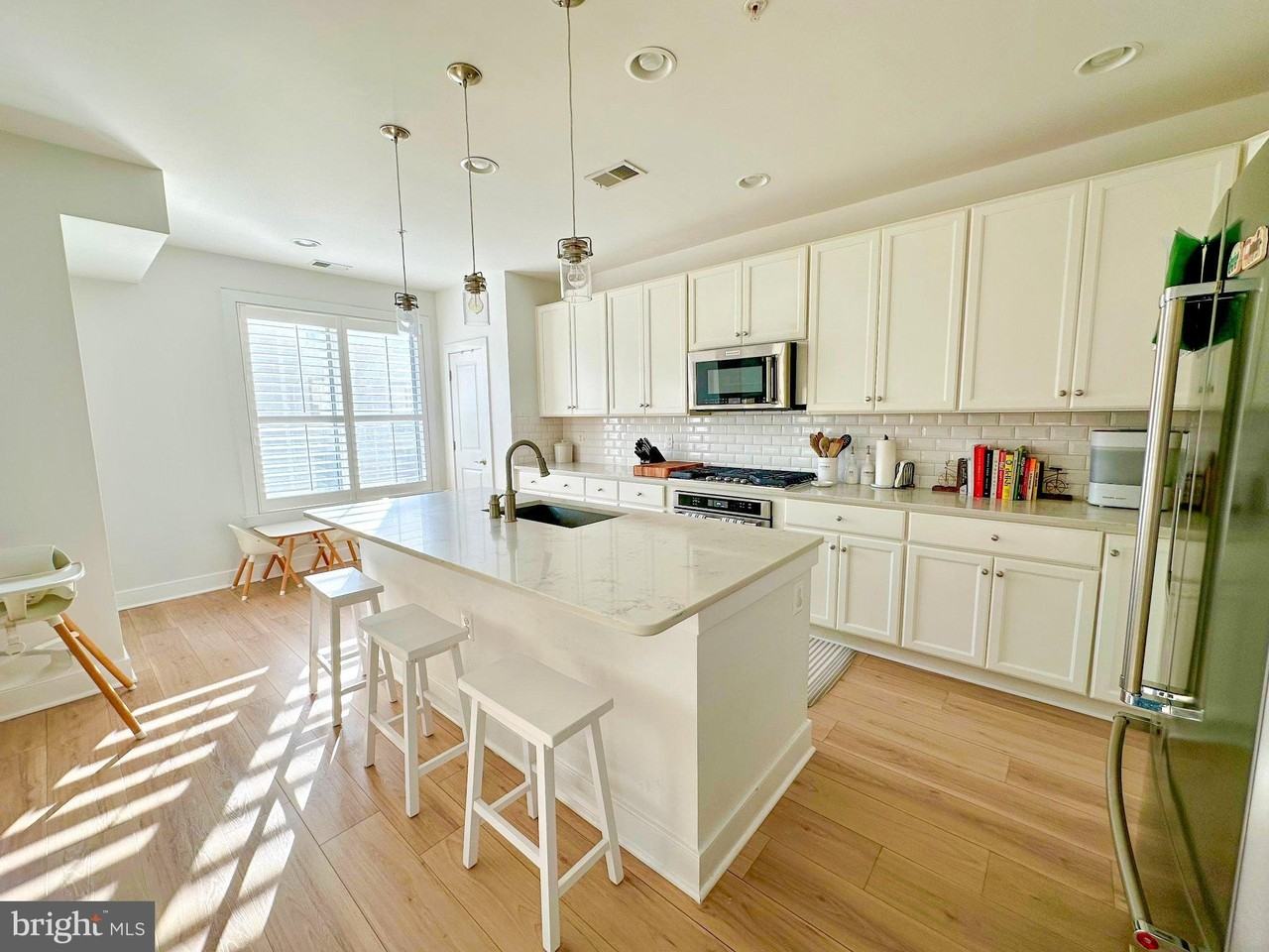 2409 Richmond Hwy #102 - Photo 4 of 35