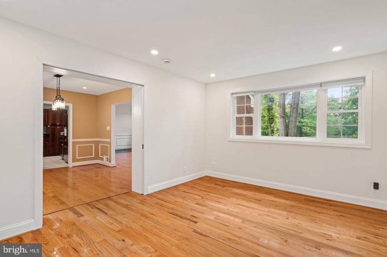 709 E Broad St - Photo 6 of 39