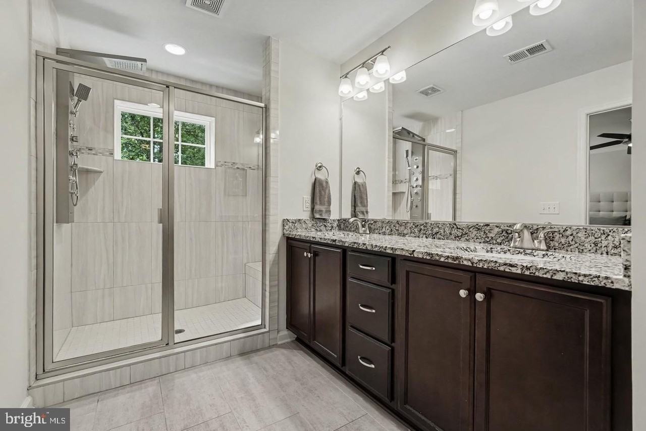 1327 Gilmore St - Photo 4 of 45