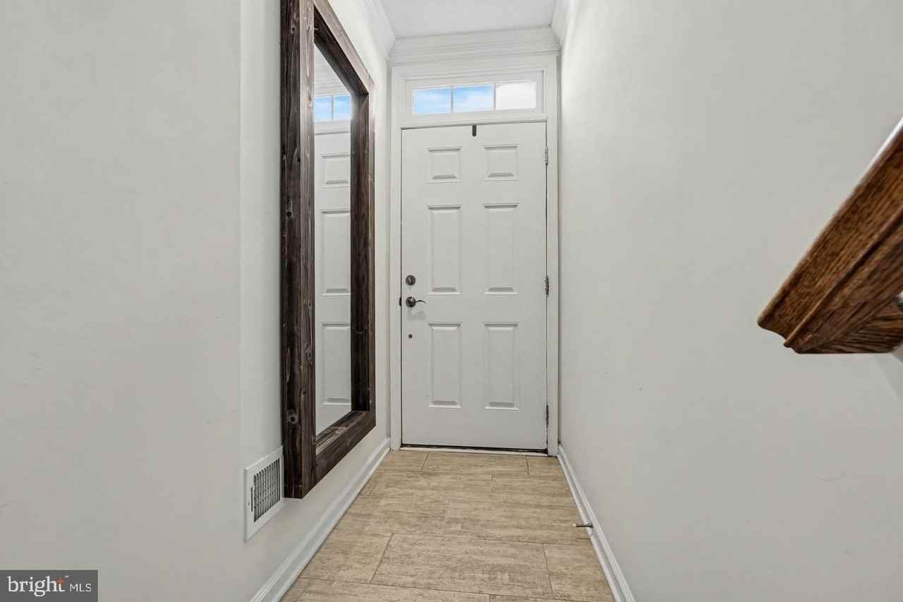 1327 Gilmore St - Photo 7 of 45
