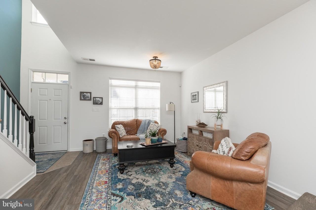309 Quinton Oaks Cir - Photo 5 of 32
