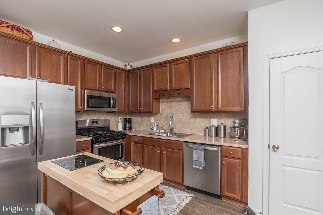 309 Quinton Oaks Cir - Photo 7 of 32