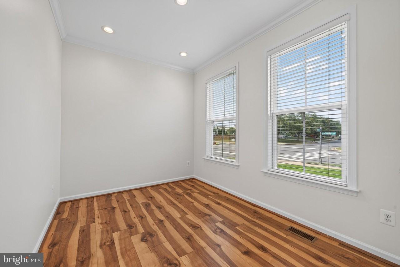 100 Blackford Dr - Photo 4 of 28