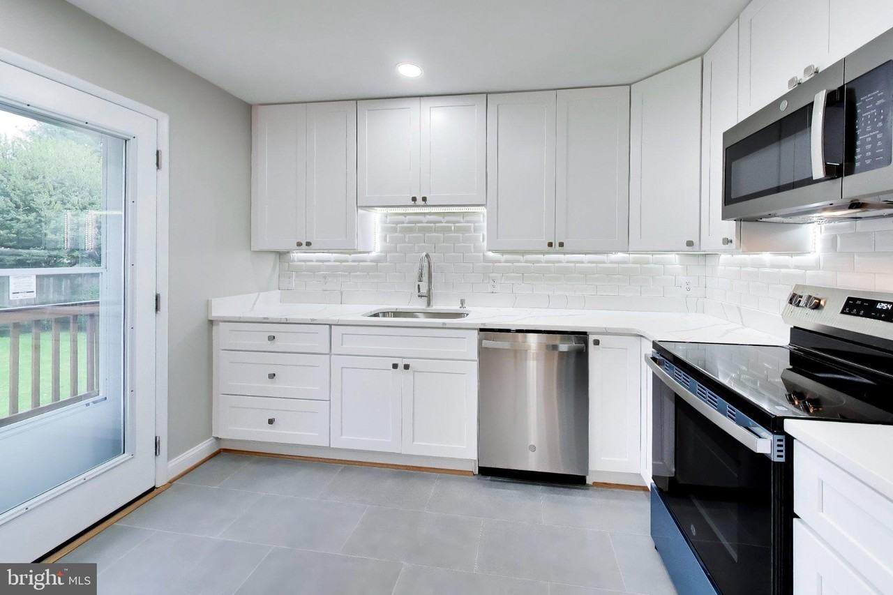 5309 Oldcastle Ln - Photo 3 of 31