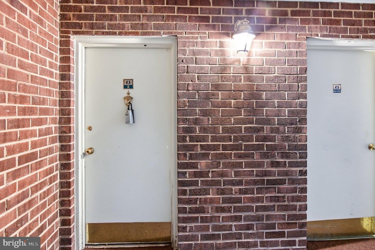 1523 Northgate Sq Apt 2a - Photo 2 of 34