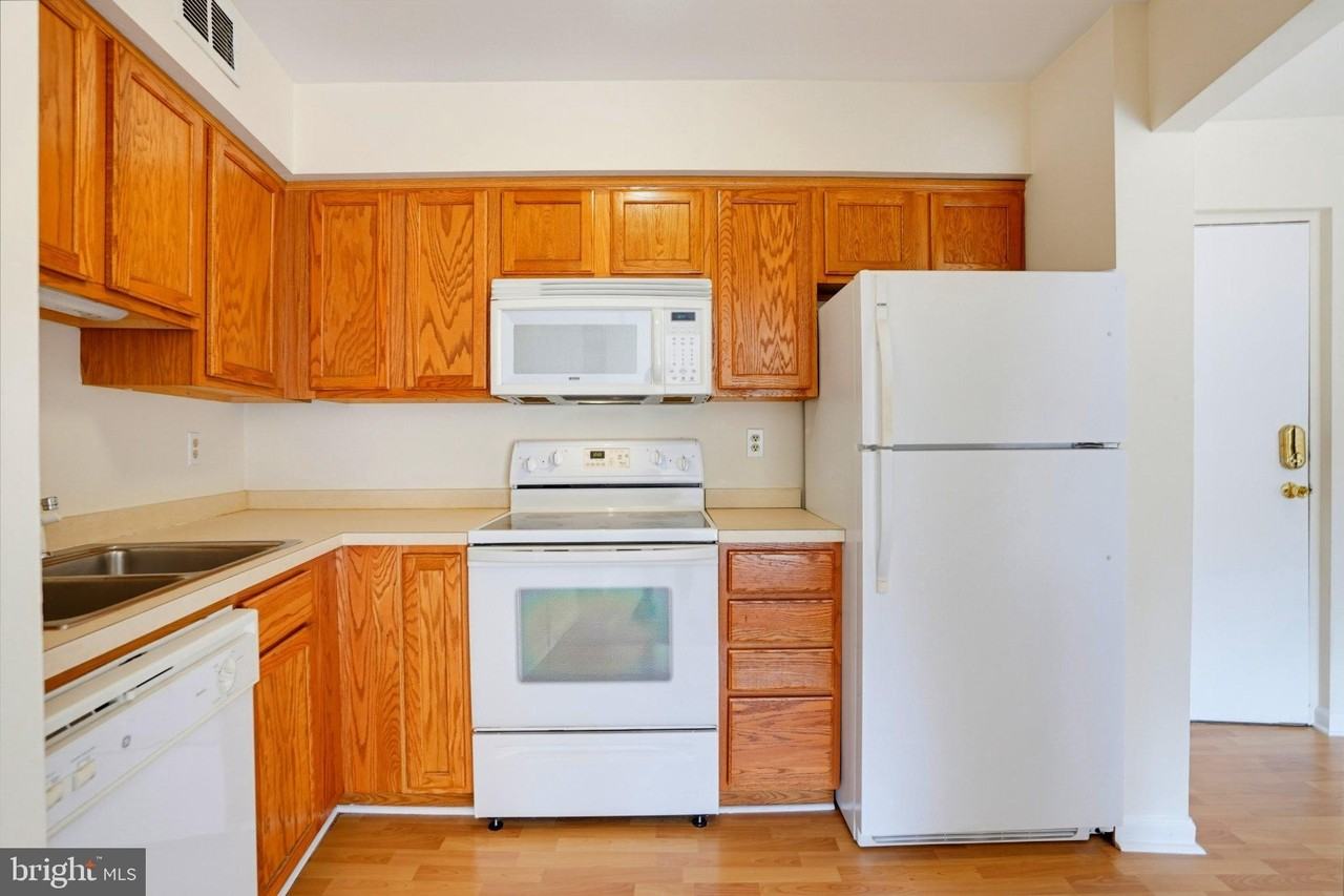 5800 Royal Ridge Dr #T - Photo 4 of 12