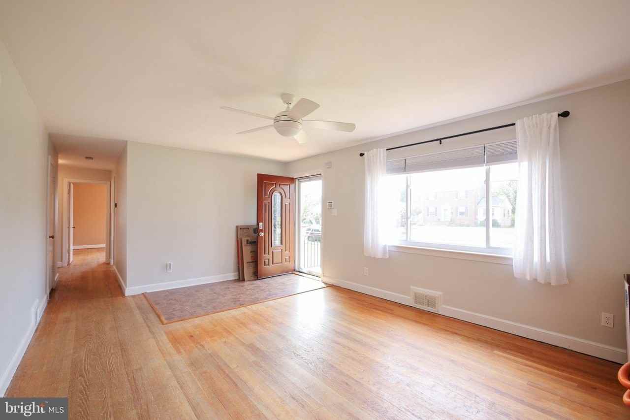 6007 Frederick St - Photo 5 of 48