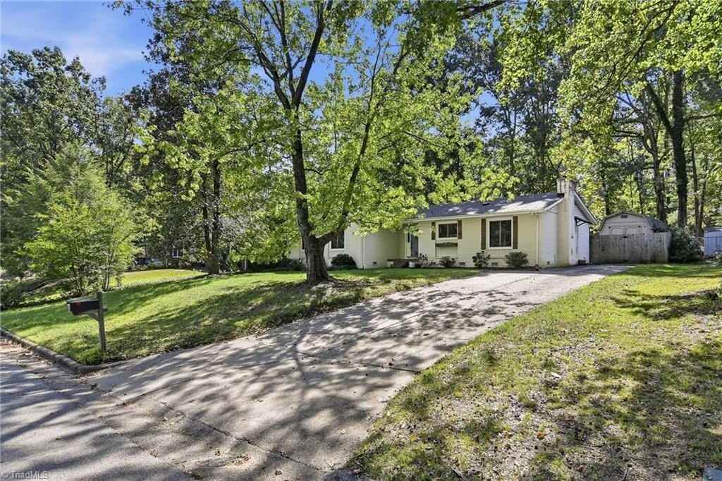 4403 Kingsland Dr - Photo 2 of 31