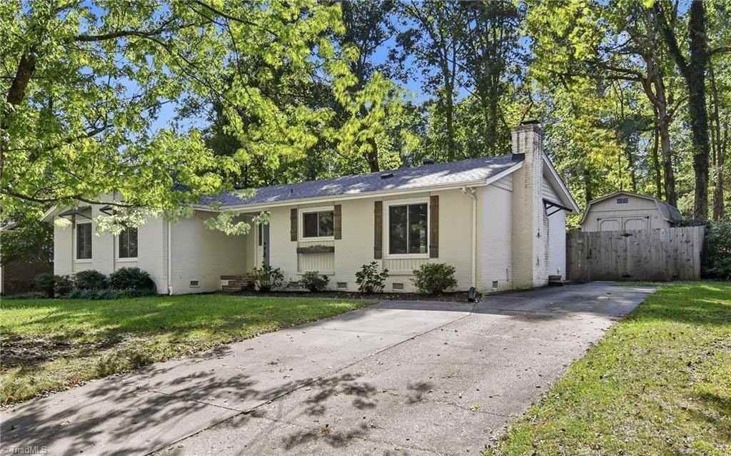 4403 Kingsland Dr - Photo 3 of 31