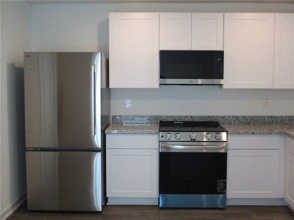 2286 Sarah Pl - Photo 3 of 22