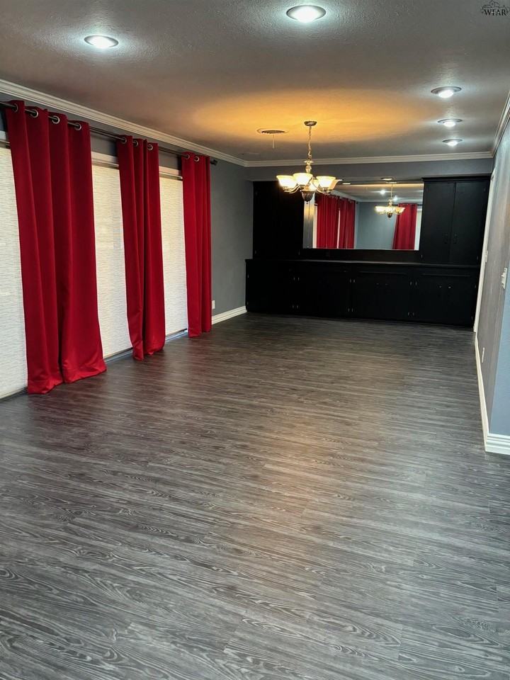 2627 Bretton Rd - Photo 5 of 27