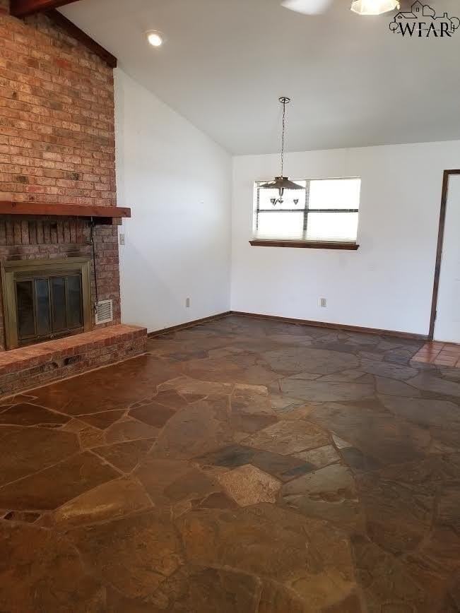 1220 Montgomery St - Photo 3 of 12