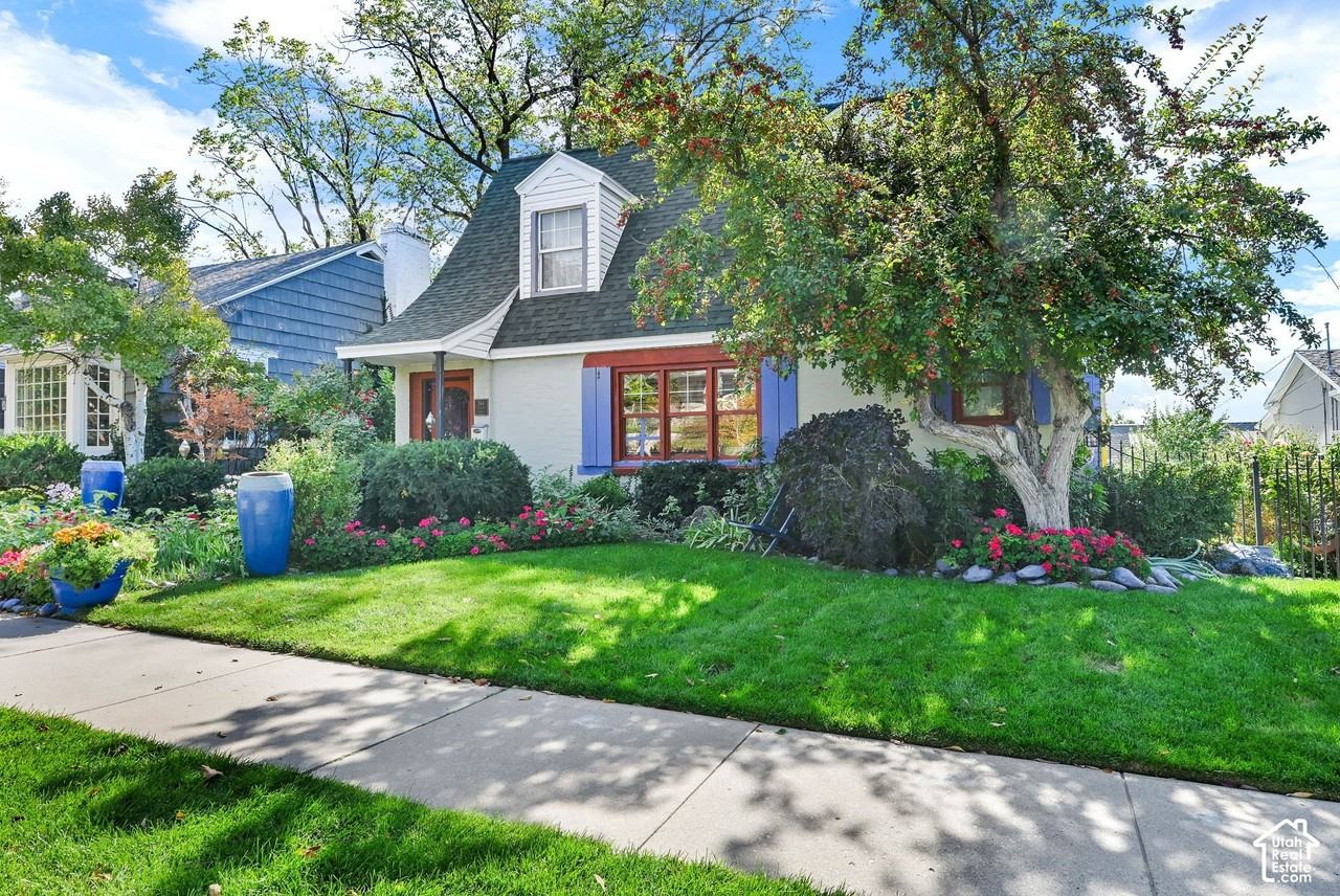 564 E 11th Ave #A - Photo 4 of 25