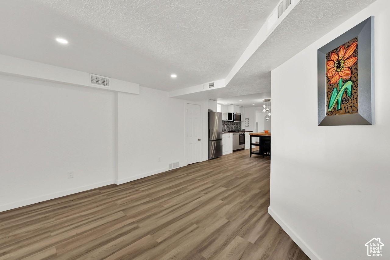564 E 11th Ave #A - Photo 7 of 25