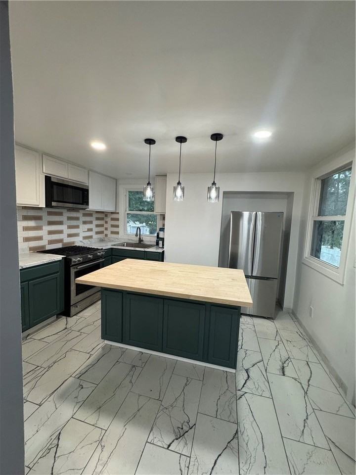 1385 5th Ave - Photo 6 of 23