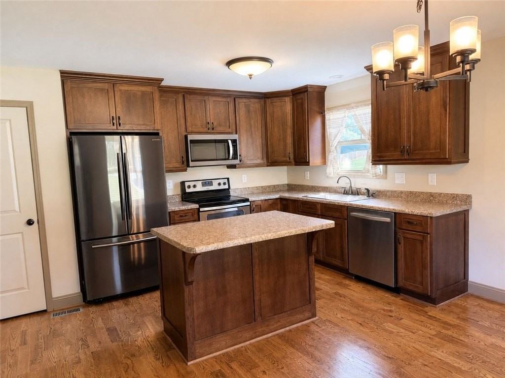 122 Deer Knoll Dr - Photo 6 of 12