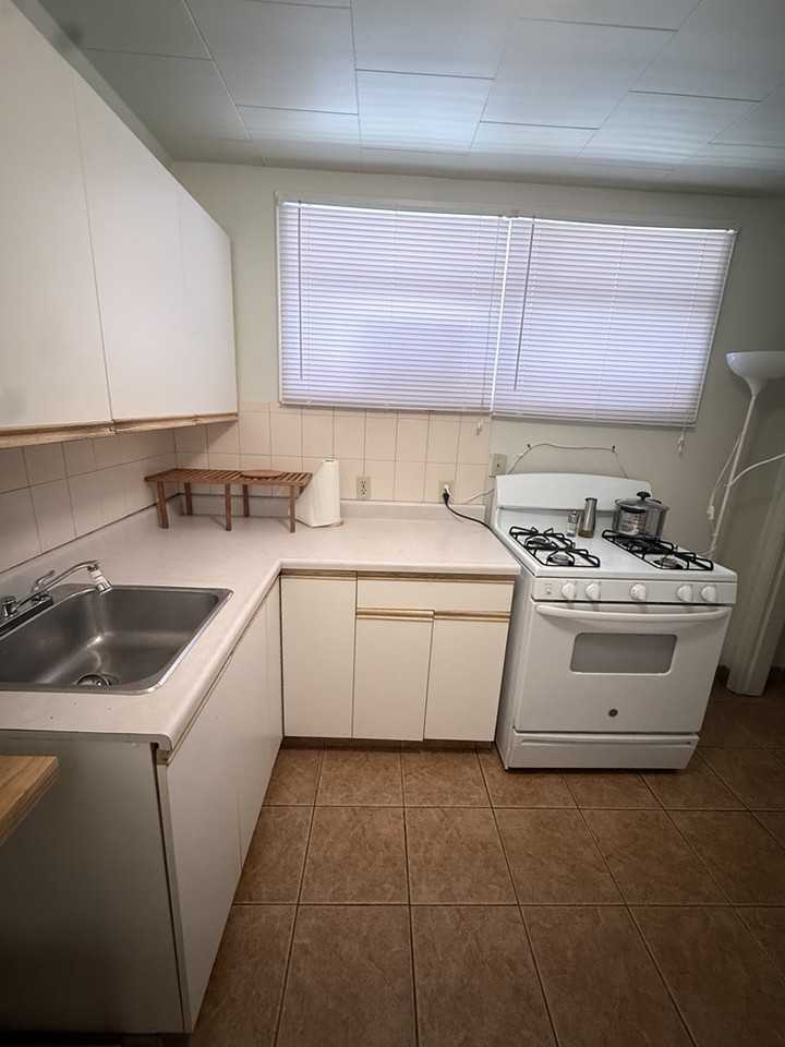 8955 81 Ave Nw - Photo 3 of 34
