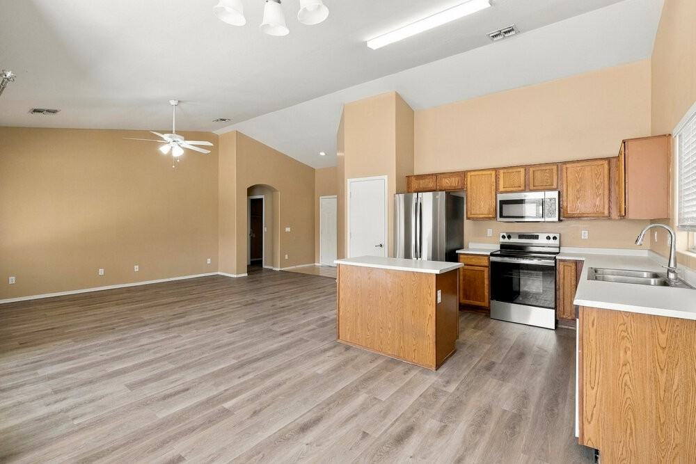 6625 W Gross Ave - Photo 6 of 16