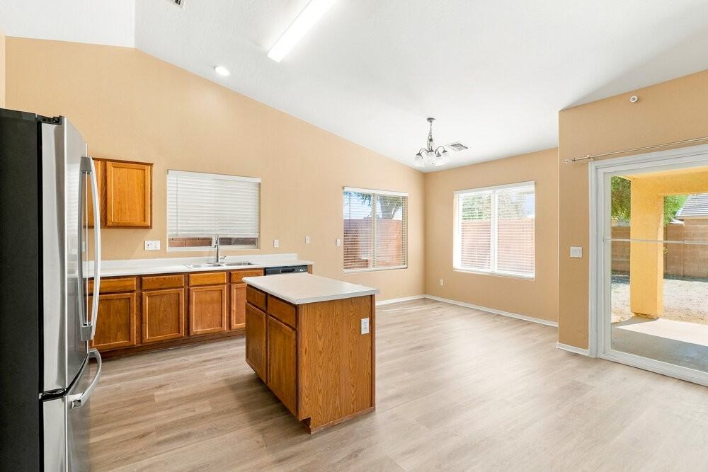 6625 W Gross Ave - Photo 7 of 16