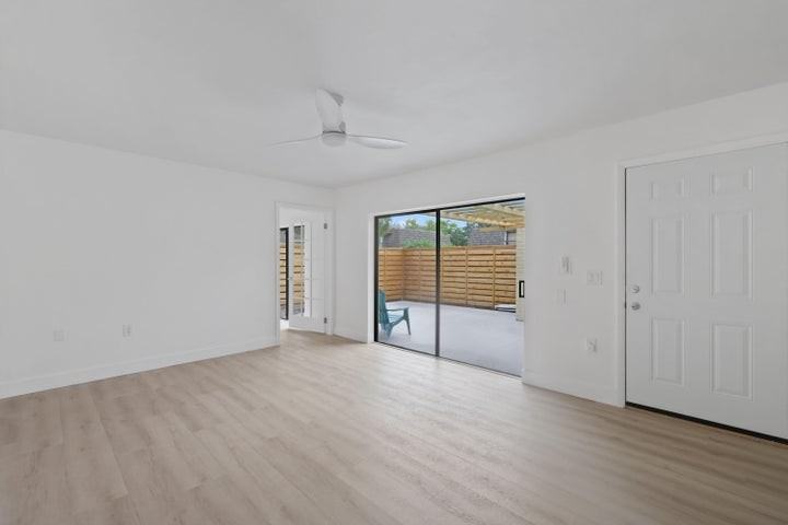 703 7th Terrace - Photo 4 of 8