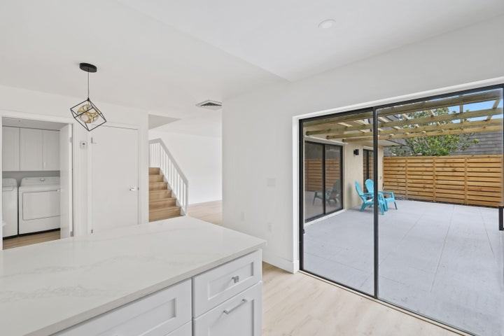 703 7th Terrace - Photo 5 of 8