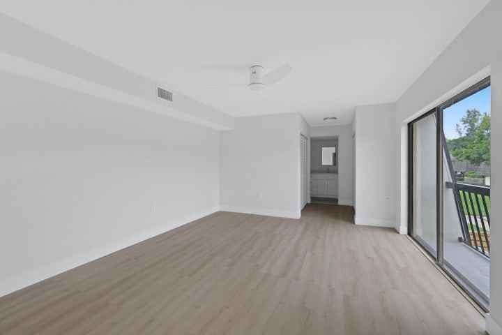 703 7th Terrace - Photo 7 of 8