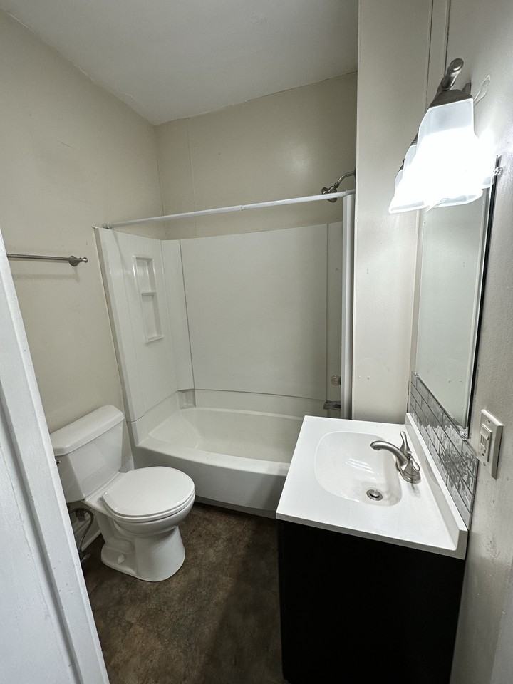 628 Franklin St #1-2 - Photo 2 of 6