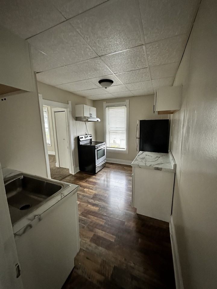 628 Franklin St #1-2 - Photo 4 of 6