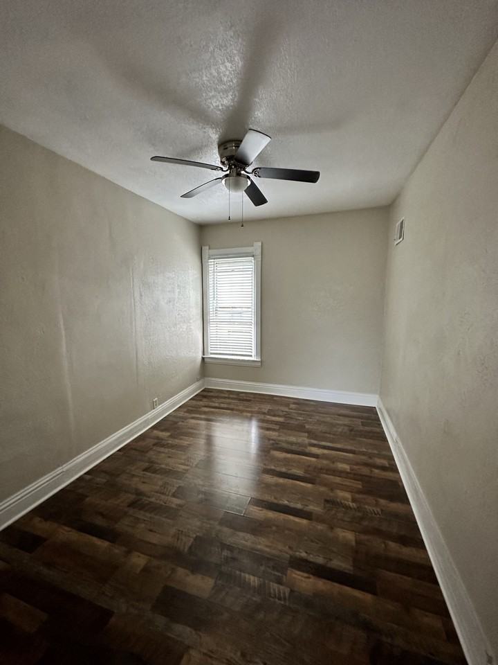 628 Franklin St #1-2 - Photo 5 of 6