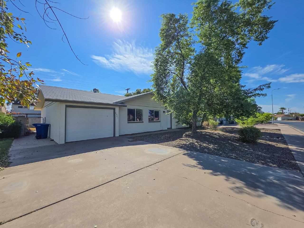 1921 N Cavalier Dr - Photo 2 of 18