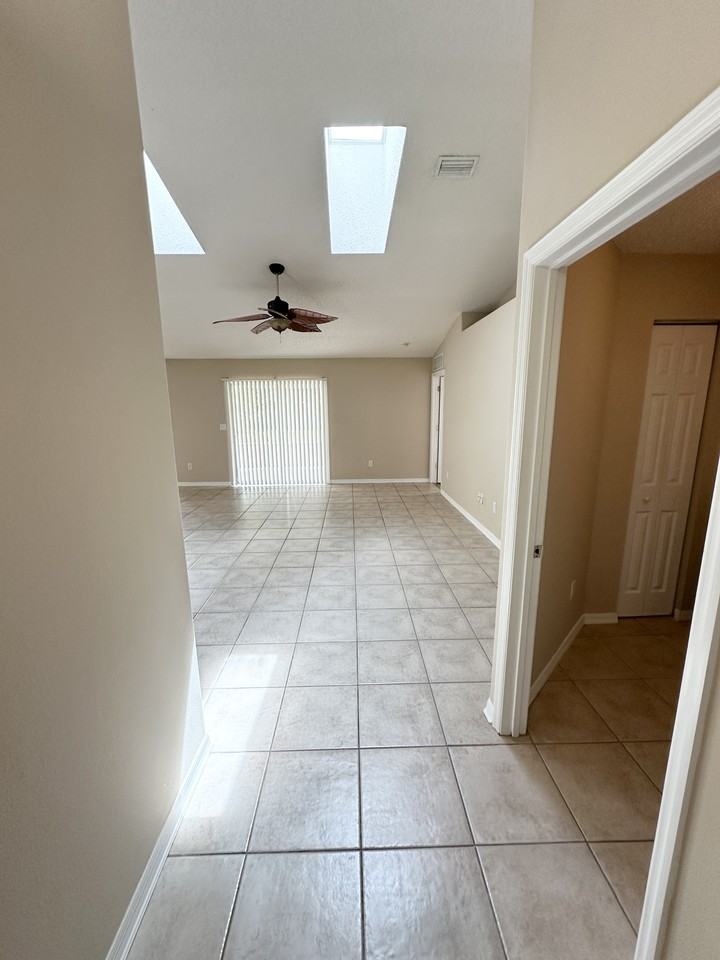 36 Port Royal Dr - Photo 2 of 26