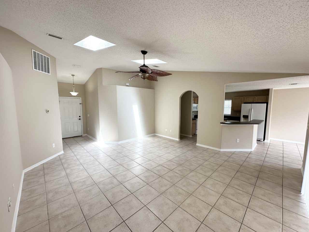 36 Port Royal Dr - Photo 3 of 26