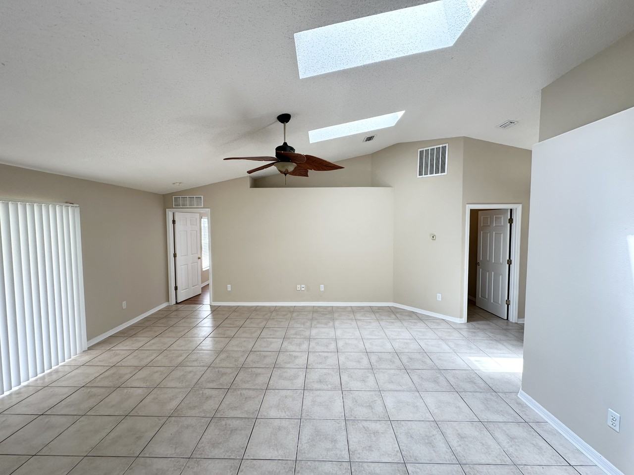 36 Port Royal Dr - Photo 5 of 26