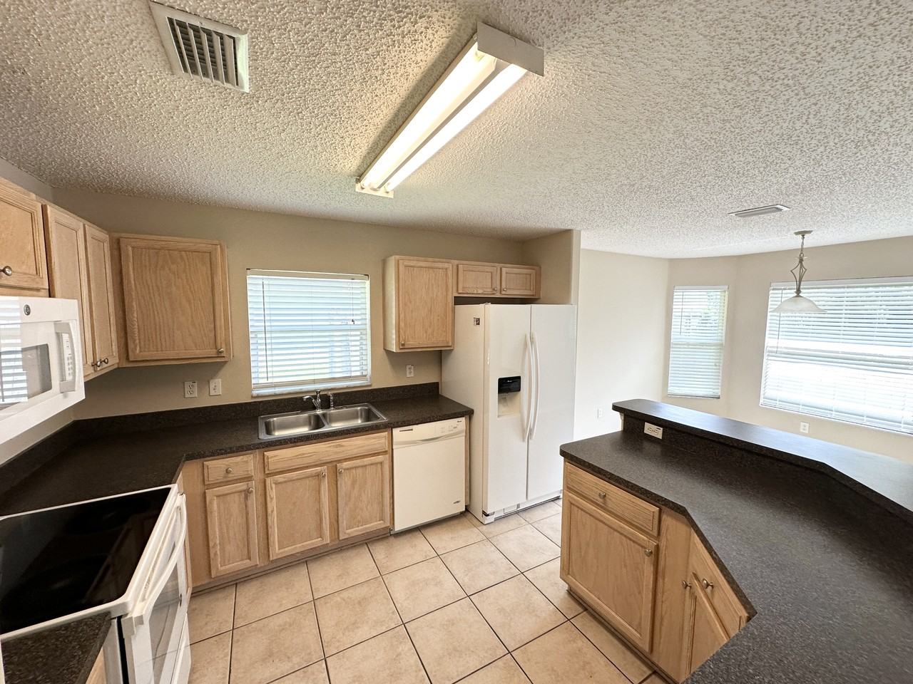 36 Port Royal Dr - Photo 6 of 26