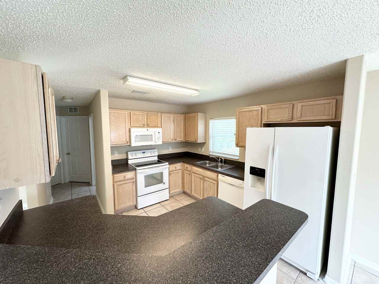 36 Port Royal Dr - Photo 7 of 26