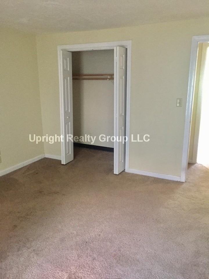 1 Adams Cir #E - Photo 3 of 9