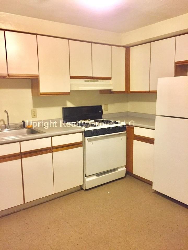 1 Adams Cir #E - Photo 4 of 9