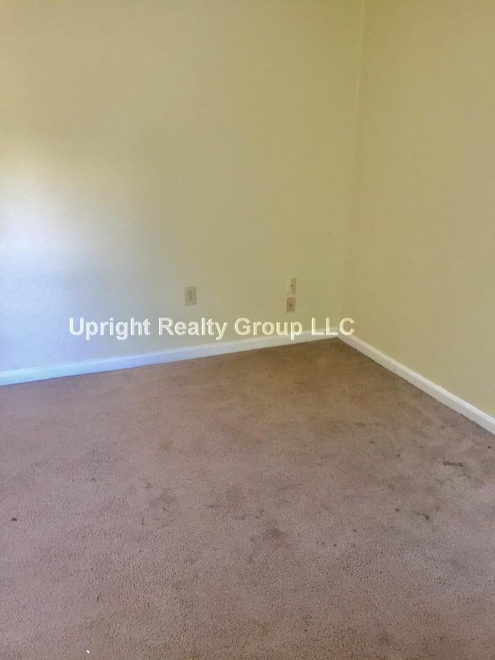 1 Adams Cir #E - Photo 5 of 9
