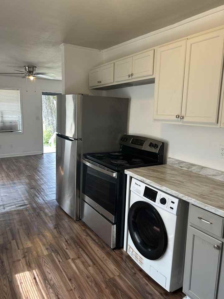 2113 23rd St N #2115 - Photo 3 of 6