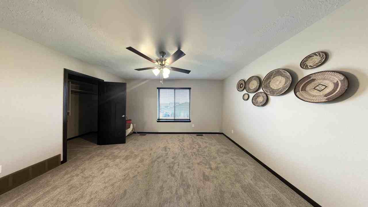 9460 W Dolores Dr - Photo 3 of 13