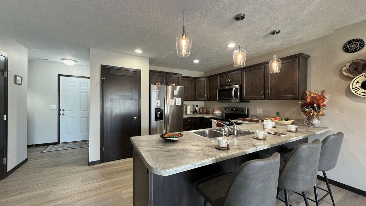 9460 W Dolores Dr - Photo 6 of 13