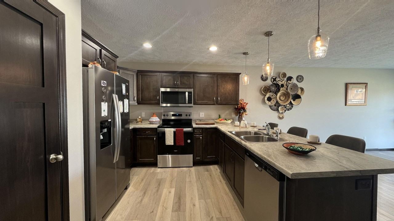 9460 W Dolores Dr - Photo 7 of 13