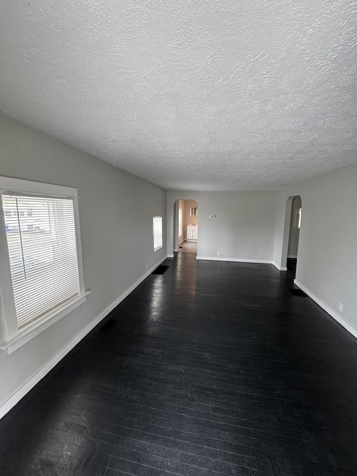 4450 Woodcliffe Ave #1 - Photo 2 of 24