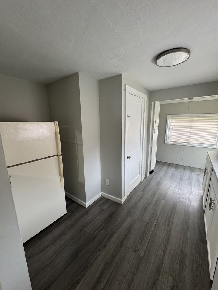4450 Woodcliffe Ave #1 - Photo 3 of 24