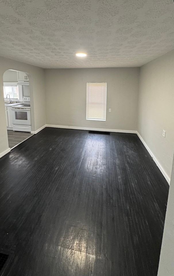 4450 Woodcliffe Ave #1 - Photo 4 of 24