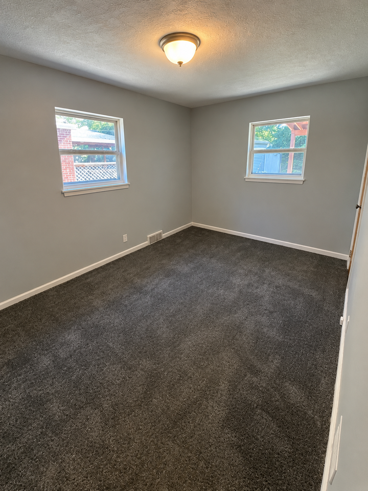 4819 Stratford Ave - Photo 5 of 8